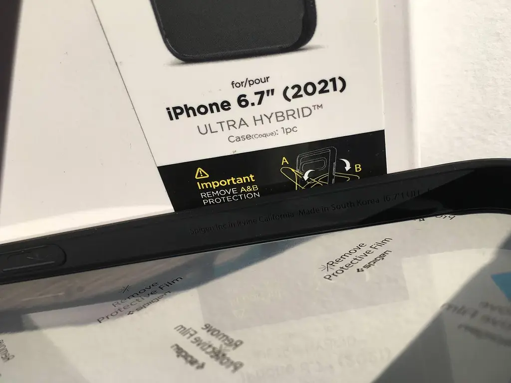 Оригінальний протиударний чохол для iPhone 13 Pro Max (6.7") Spigen Ultra Hybrid Matte Black (ACS03205) - фото 4