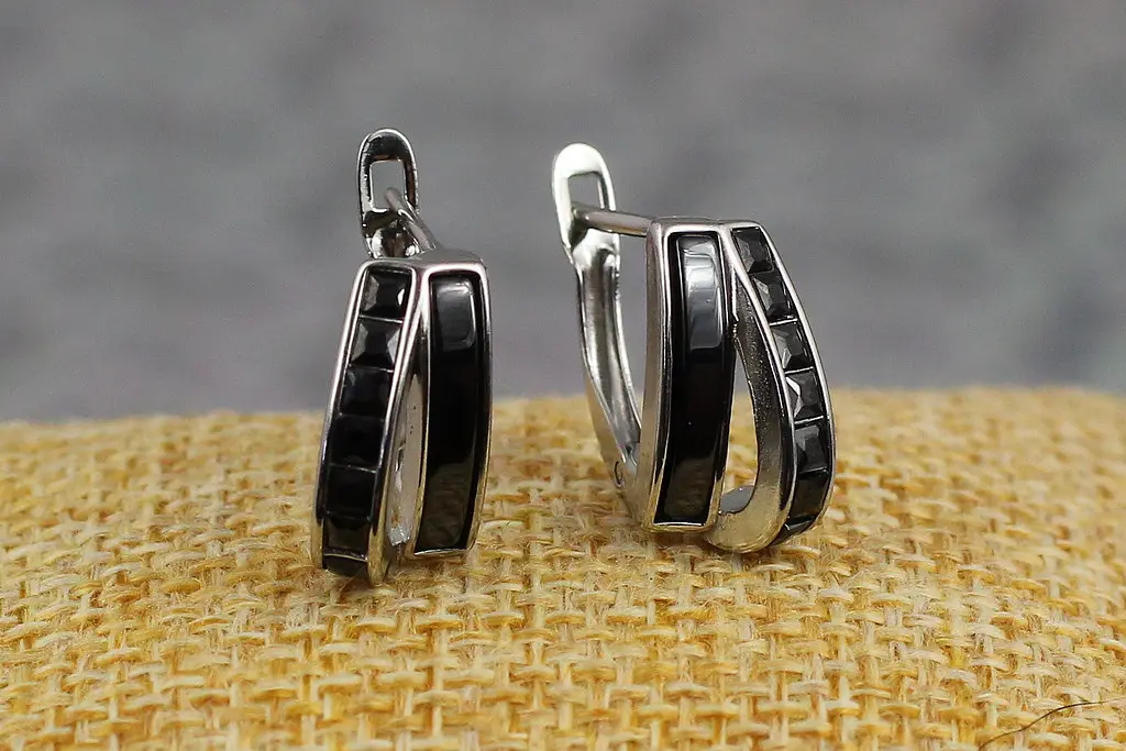 Сережки Xuping Jewelry вітрил чорні камені з керамікою 1.5 см сріблясті
