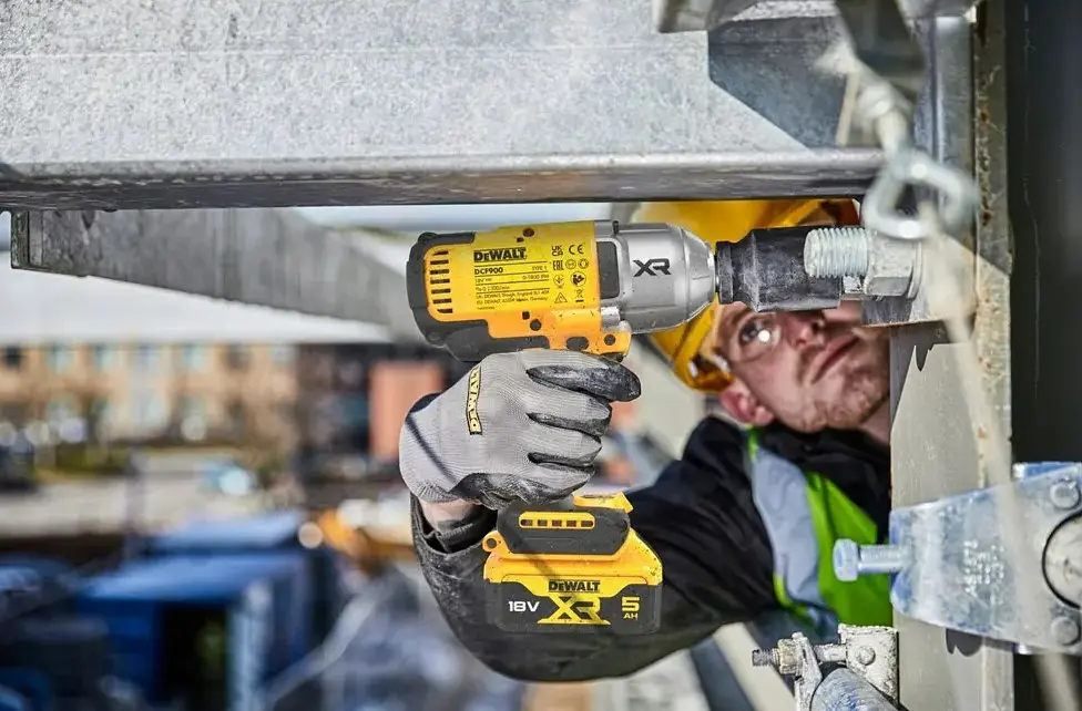 Гайкокрут ударний акумуляторний DeWalt з АКБ та ЗП DCF900P2T - фото 8