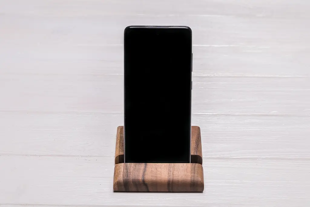 Тримач для мобільного гаджета із дерева ecoWalnut 100х100х18 мм - фото 2