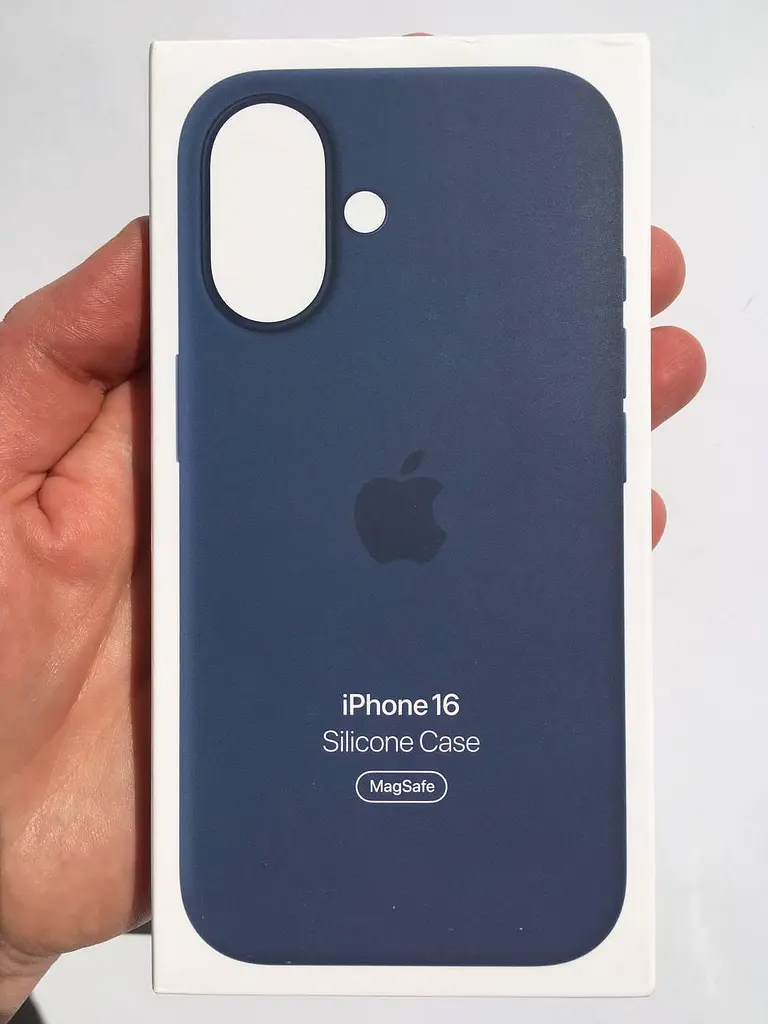 Оригінальний силіконовий чохол для iPhone 16 Apple Silicone Case with MagSafe Denim MYY23ZM/A - фото 3