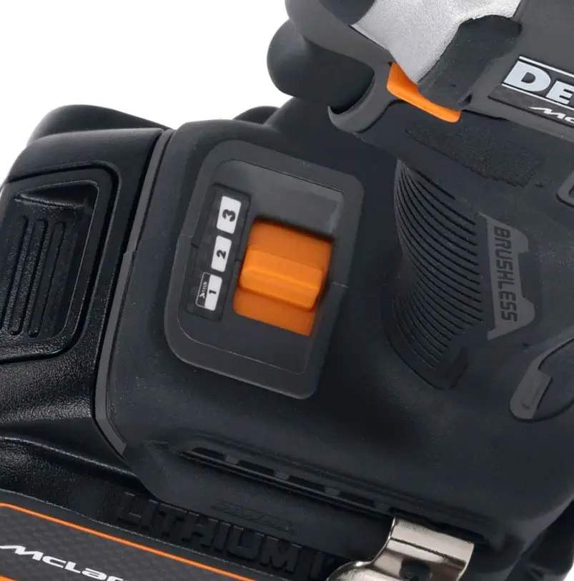 Шурупокрути набір з двох акумуляторних інструментів DeWalt McLaren F1 Team Limited Edition DCK200MP2T - фото 2