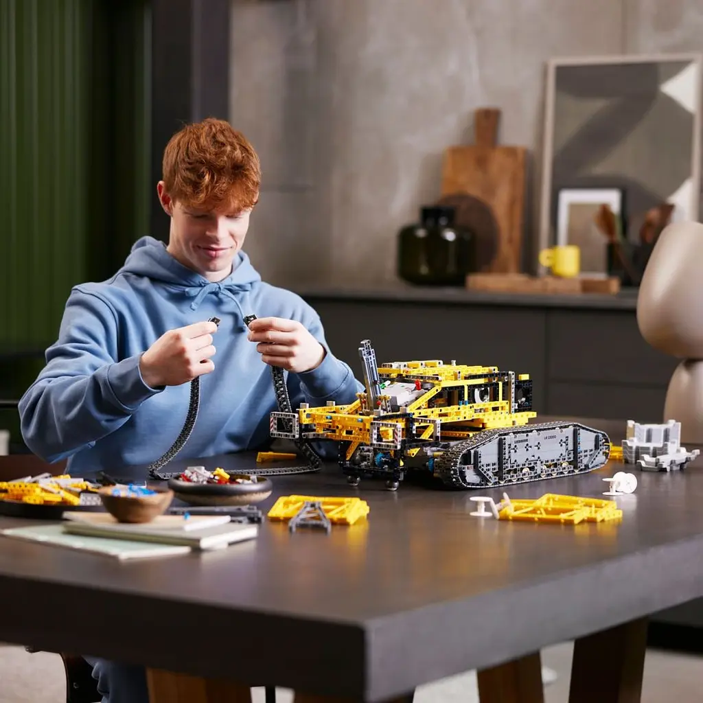 Конструктор LEGO Technic Гусеничный подъемный кран Liebherr LR 13000, 2883 деталей (42146) - фото 6