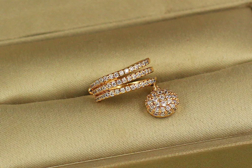 Сережки кафи Xuping Jewelry три доріжки з підвіскою 1,5 см золотисті - фото 3