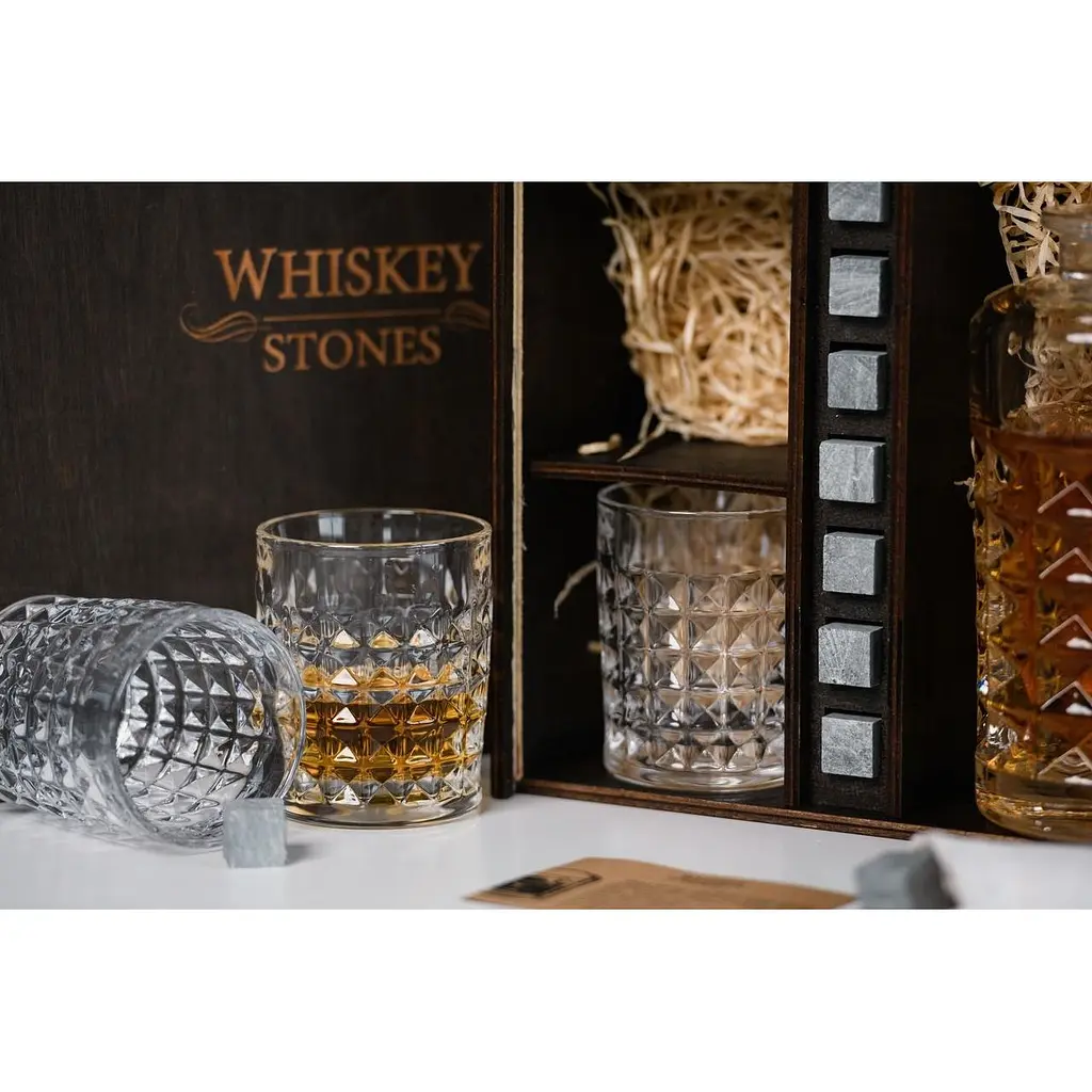 Подарунковий набір Whiskey Stones камені для віскі в дерев'яному пеналі №6 + декантер + 6 склянок Bohemia Diamond + щипці + мішечок - фото 7
