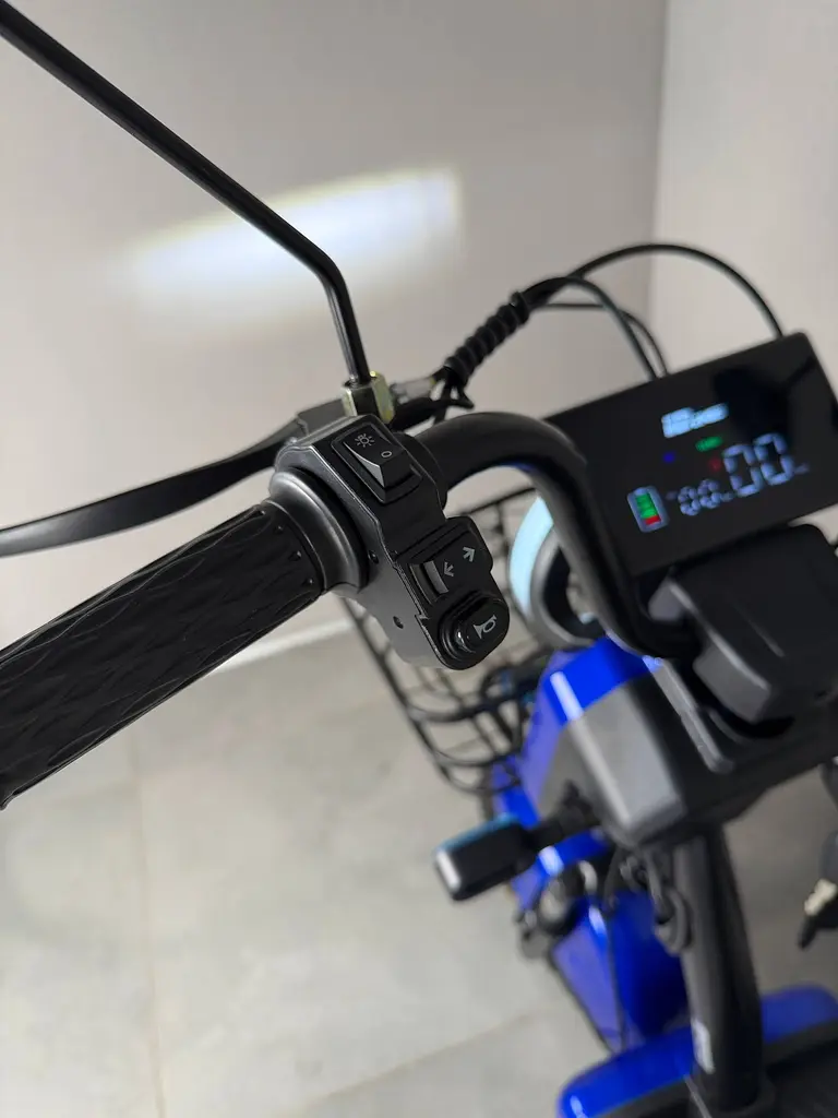 Городской электровелосипед EVOBIKE Nova S 500W с пассажирским сиденьем, поворотниками, корзиной и дисплеем, 48V 12Ah (экономный, до 40 км/ч), синего цвета - фото 6