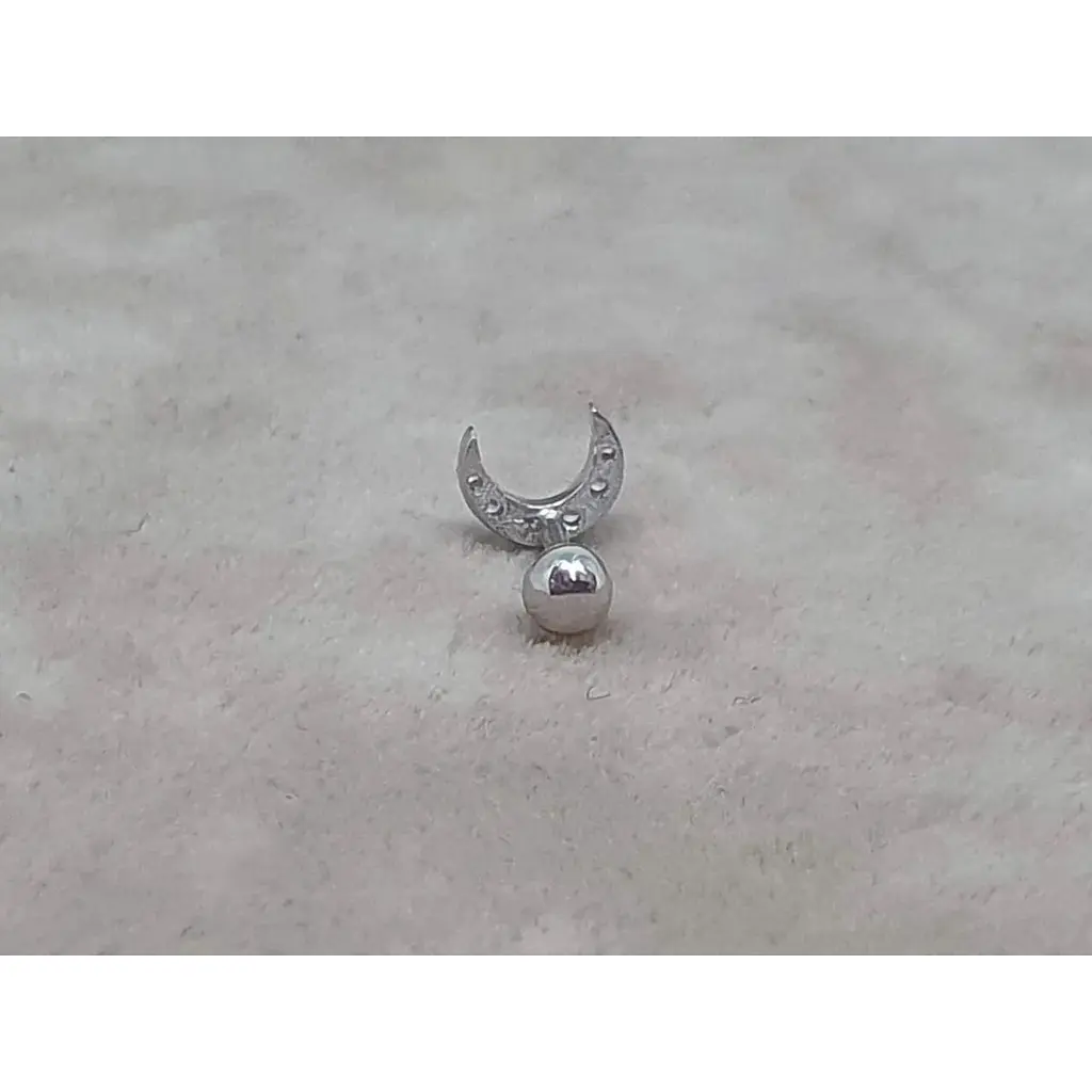 Серебряная серьга для пирсинга хеликса Ирий Луна с фианитами. 40107ШТ - фото 4