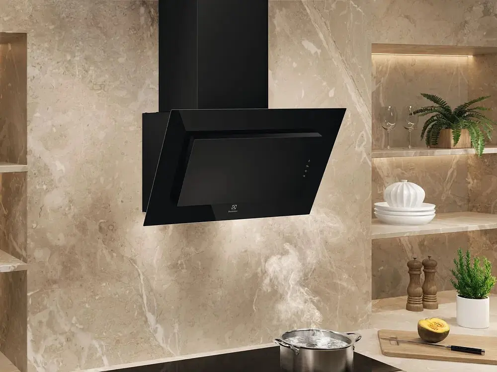 Витяжка Electrolux Electrolux вертикальна 60 см 600м куб рік чорний - фото 2