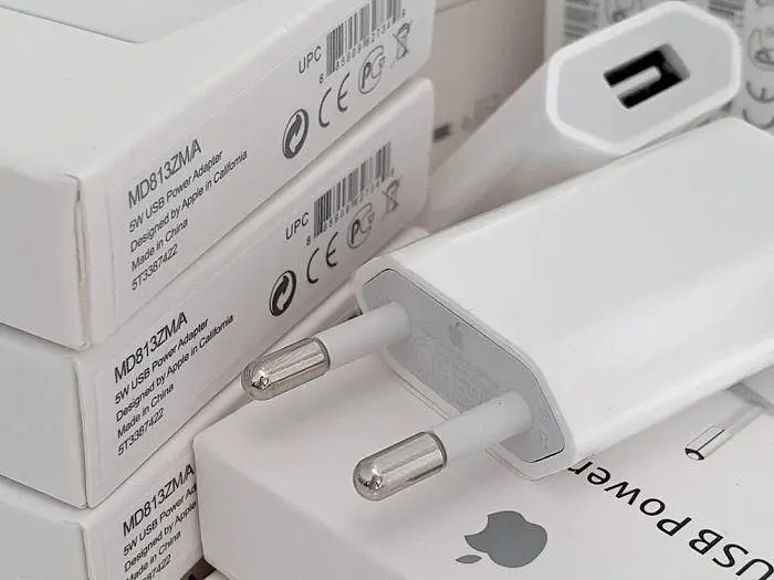 Сетевое зарядное устройство Apple USB Power Adapter (MD813ZM/A) - фото 4