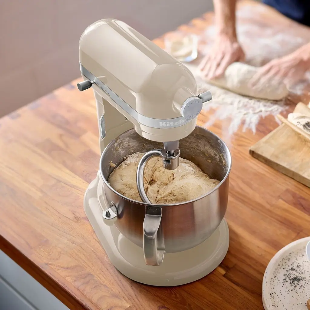 Кухонна машина KitchenAid Artisan 6,6 л 5KSM70SHXEAC з підйомною чашею кремовий - фото 3