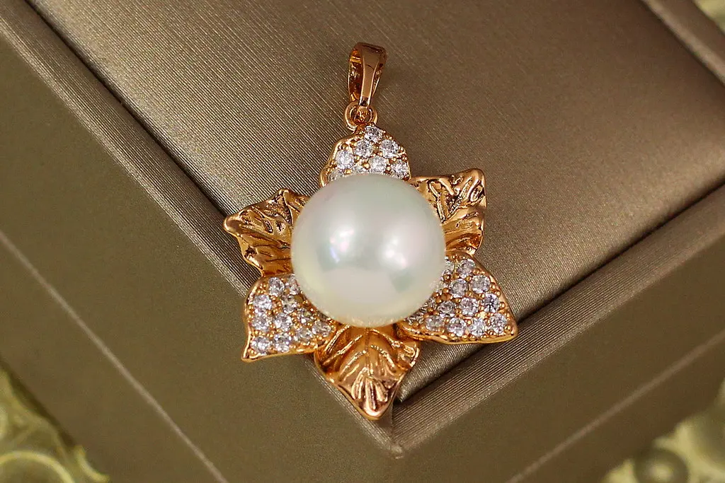 Кулон Xuping Jewelry Фізаліс з перлиною 2,6 см золотистий