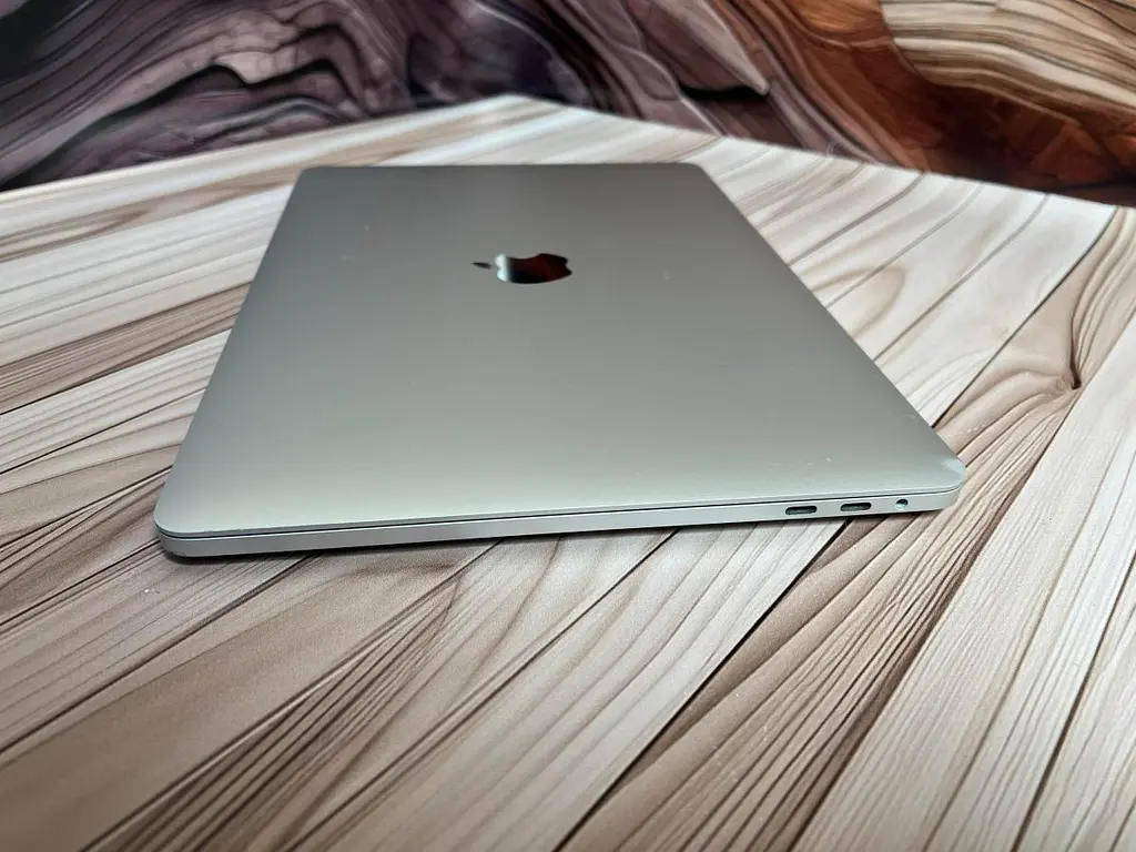 Ноутбук Apple MacBook Pro 13" 2020 i7-1068NG7/32/512 (C02GD0WBML87) Б/в - фото 6