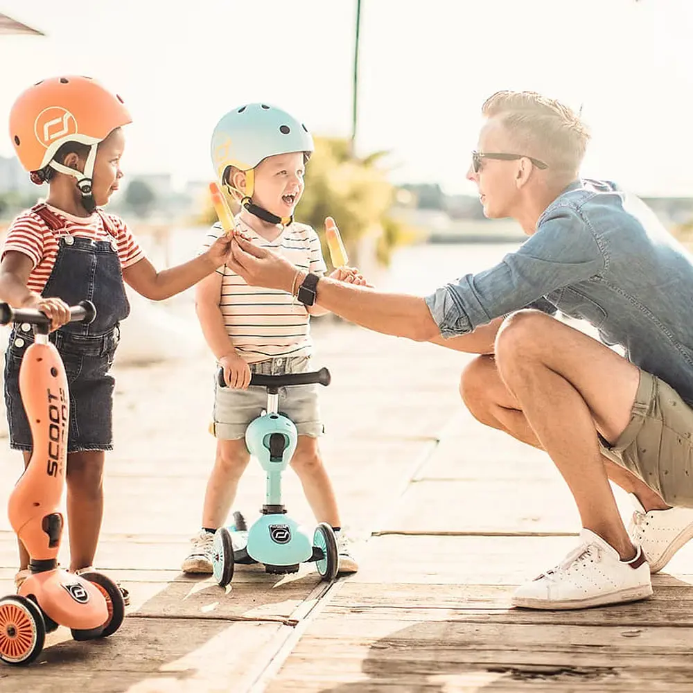 Шлем защитный Scoot and Ride 45-51 см (XXS/XS) с фонариком, зеленый (SR-181206-KIWI) - фото 4