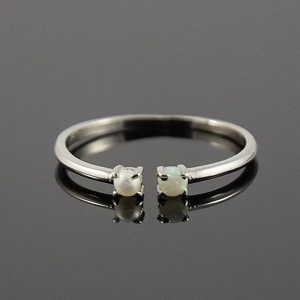 Каблучка з родієвого срібла з перлом 17 SK-0010