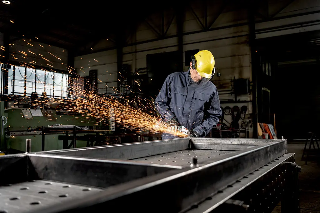 Шліфмашина кутова акумуляторна WVB 18 LT BL 11-125 125мм 18В Metabo teh0025432 - фото 4