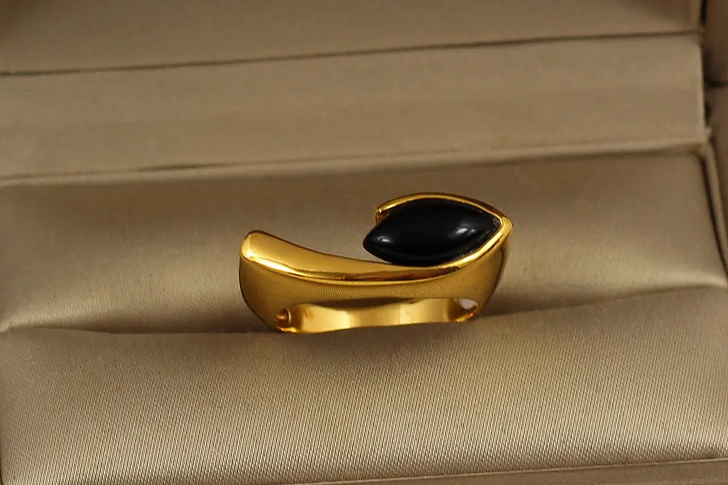 Кільце Xuping Jewelry Око чорний онікс р 18 золотисте