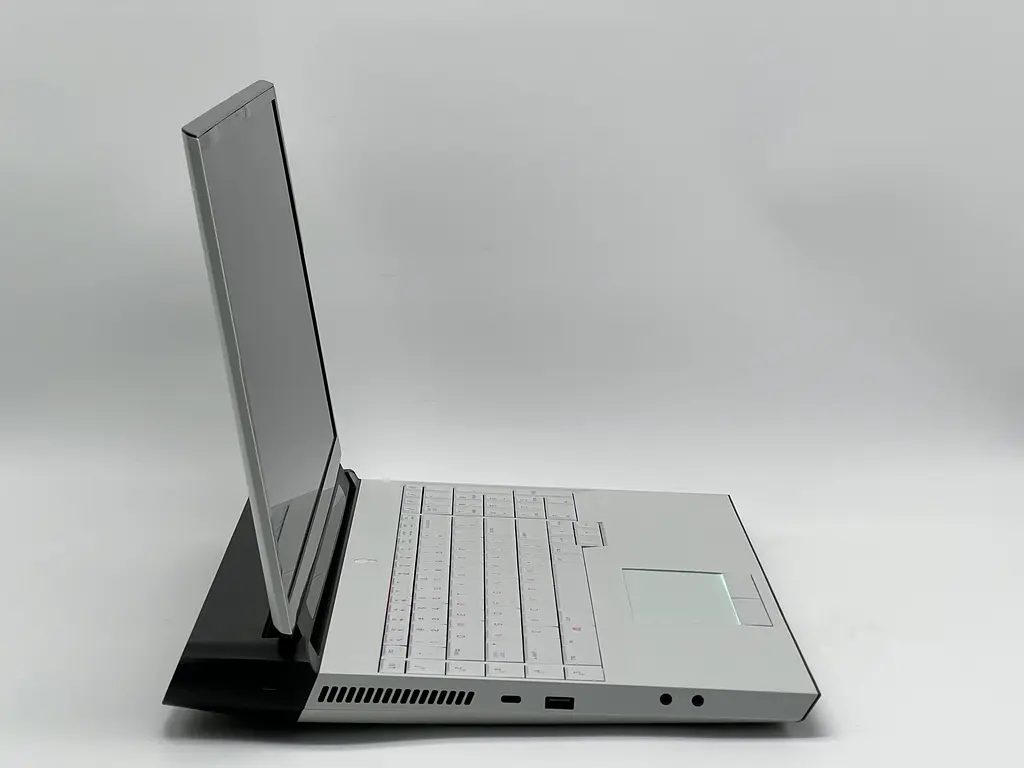 Ноутбук Dell 17.3" Alienware Area 51m, Intel Core i9-9900K, 32 GB, 960 GB, NVIDIA GeForce RTX 2080, 1920x1080, IPS (SH2509588) Б/в - фото 4