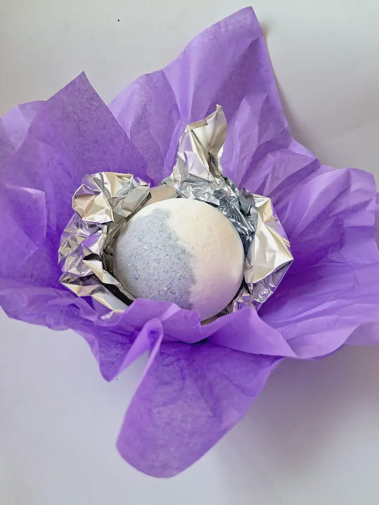 Бомбочка-гейзер для ванни Svich Shop Iren Osadcha Аромат квітучої лаванди 75 г - фото 2