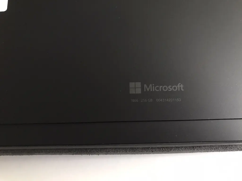 Ноутбук - планшет Microsoft Surface Pro 7 1866 (i5-1035G4 / 8GB / SSD 256GB / 12.3" 2736x1824 IPS Touch) б/в - фото 9