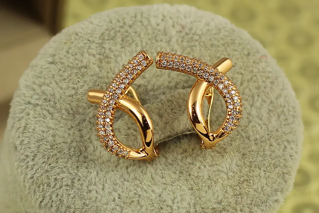 Сережки Xuping Jewelry Символ 1,8 см золотисті - фото 3