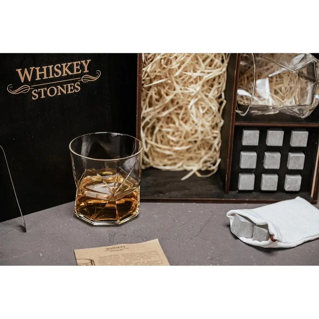 Подарунковий набір Whiskey Stones камені для віскі у дерев'яному пеналі №7 + 2 склянки Bormioli Rocco Cassiopea + щипці + мішечок - фото 4