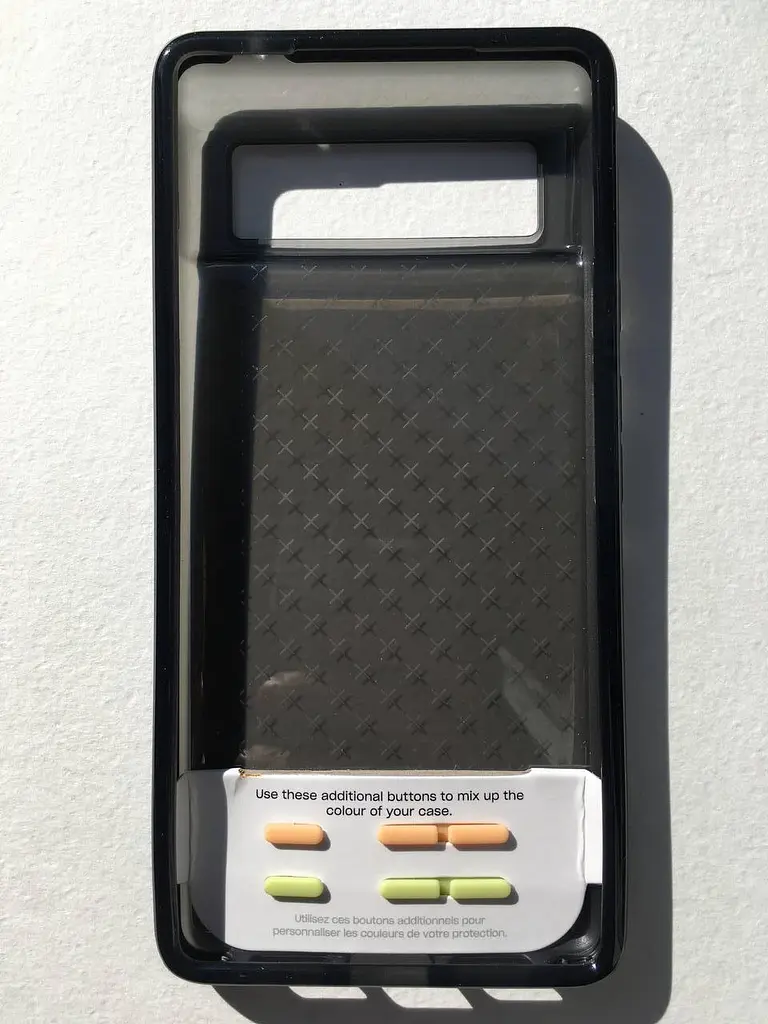 Оригінальний протиударний чохол Tech21 Evo Check для Google Pixel 6a Smokey Black (T21-9488) - фото 4
