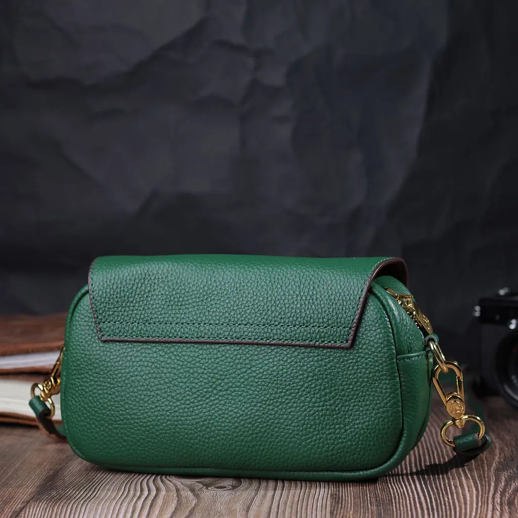 Шкіряна сумка жіноча в красивому кольорі і з фігурним клапаном Vintage 22430 зелена - фото 8