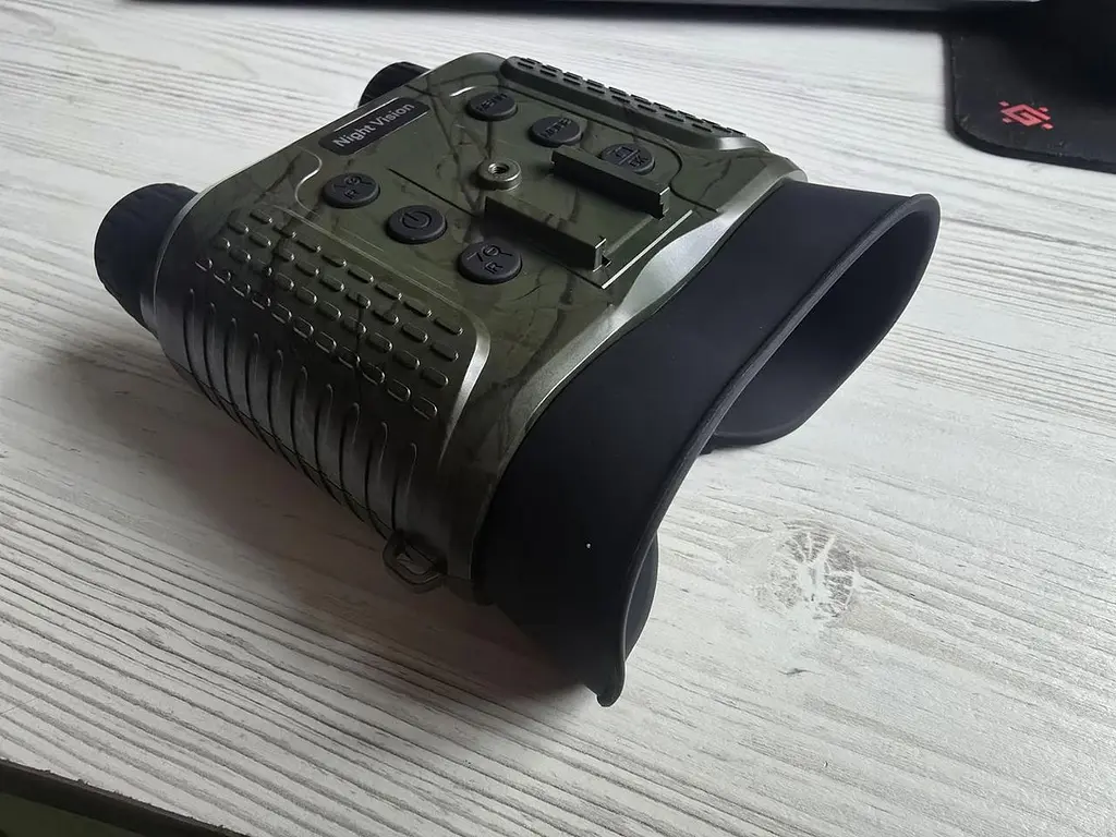 Прилад (бінокуляр) нічного бачення NV8160 (до 400м) з кріпленням на голову та шолом (Камуфляж) - фото 6