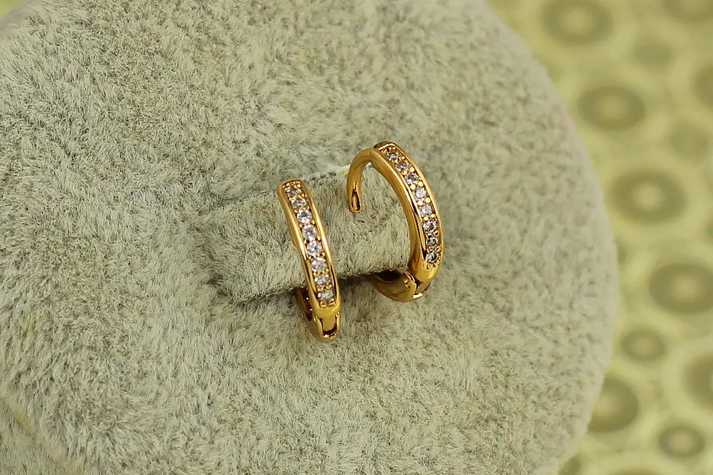 Серьги Xuping Jewelry кольца с камешками 1,1 см золотистые - фото 3