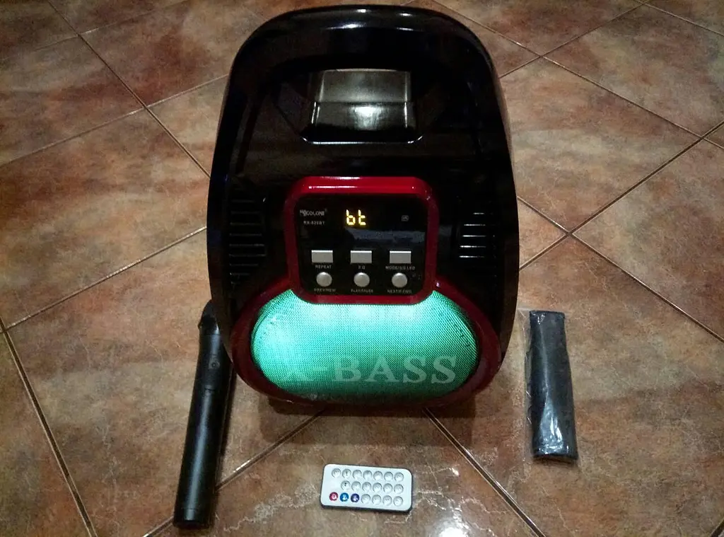 Колонка акумуляторна Bluetooth MP3 FM Караоке GOLON RX-810 70 Вт - фото 3