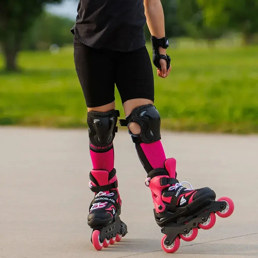 Ролики з комплектом захимту Rollerblade Microblade Combo 28-32 Чорний-Рожевий - фото 2