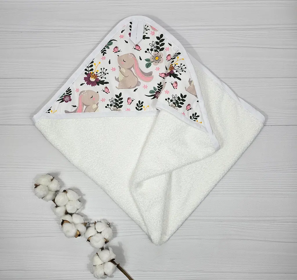 Дитячий рушничок-куточок 80х80 a.l.babybox Зайчики на галявині Білий - фото 2
