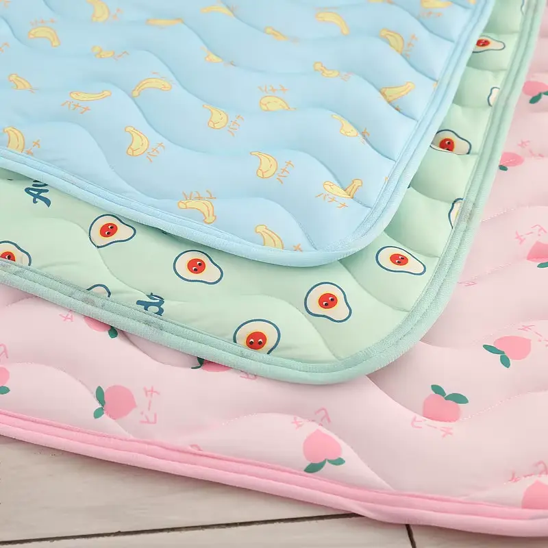 Літня підстилка, що охолоджує Derby Ice Silk Summer Pet Cooling Mat Bananas 50х60 см - фото 8