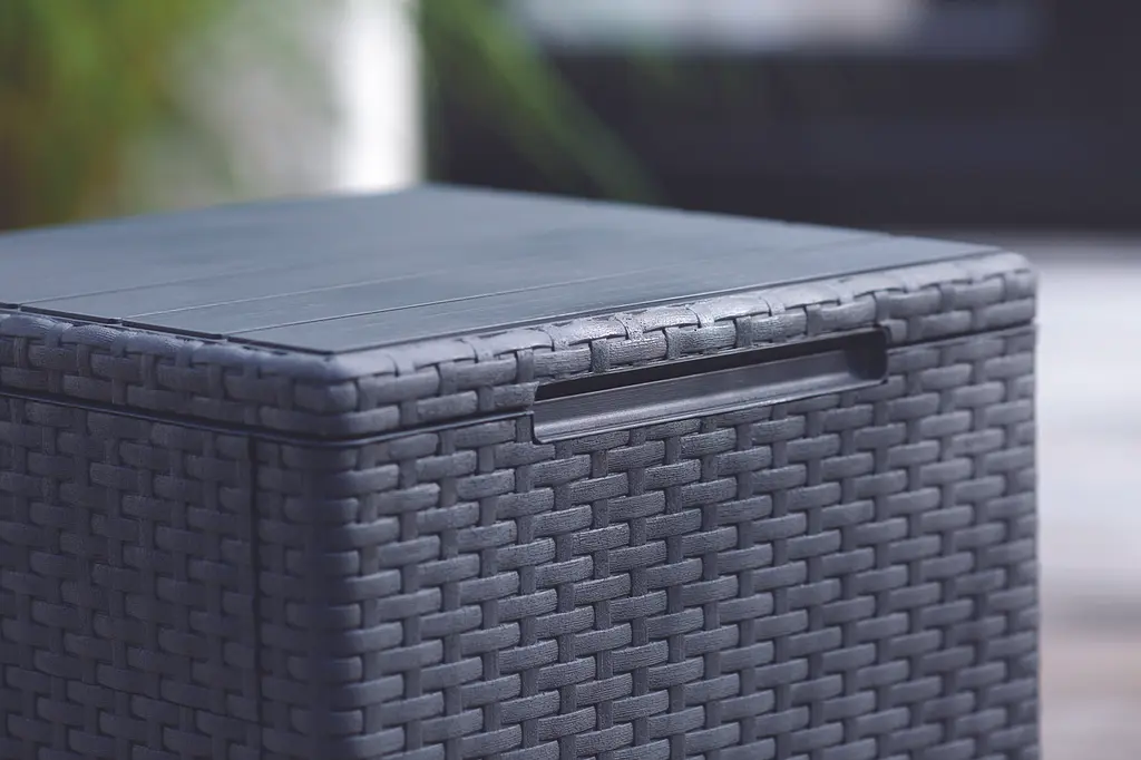 Стіл-скриня Keter Vigo графіт 50 л - фото 9