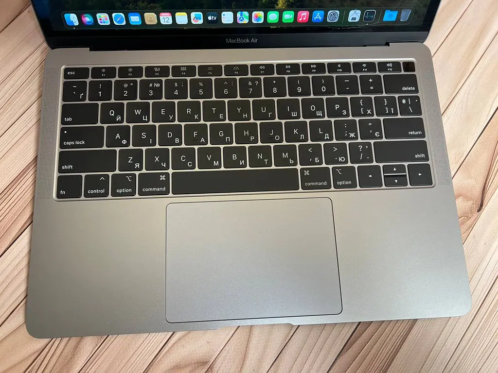 Б/в Ноутбук Apple MacBook Air 13" 2019 A1932 i5-8210Y/8/256 (FVFZR9QCLYWH) - фото 2