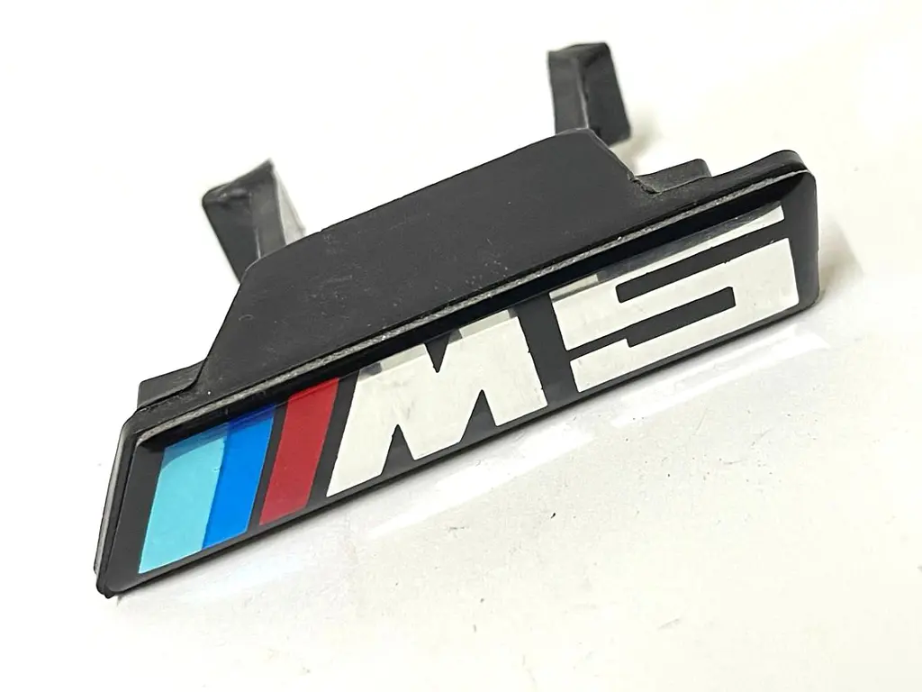 Емблема напис M5 для Bmw E39 M5 пластик 59x14 мм - фото 2