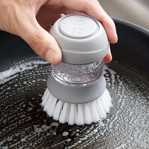 Щітка для посуду з дозатором для миючого засобу Cleaning Pot Brush з підставкою, Kitchen Master Сірий 85607 - фото 4
