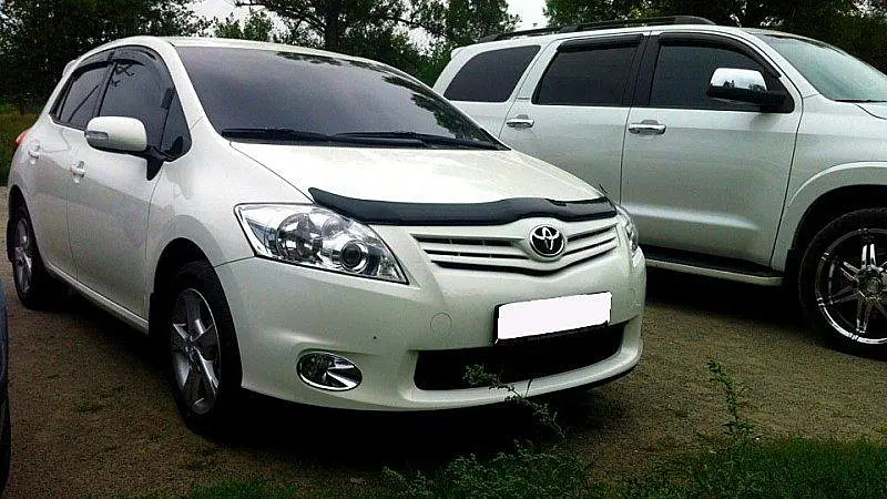 Дефлектор капоту мухобійка Toyota Auris 2009-2012