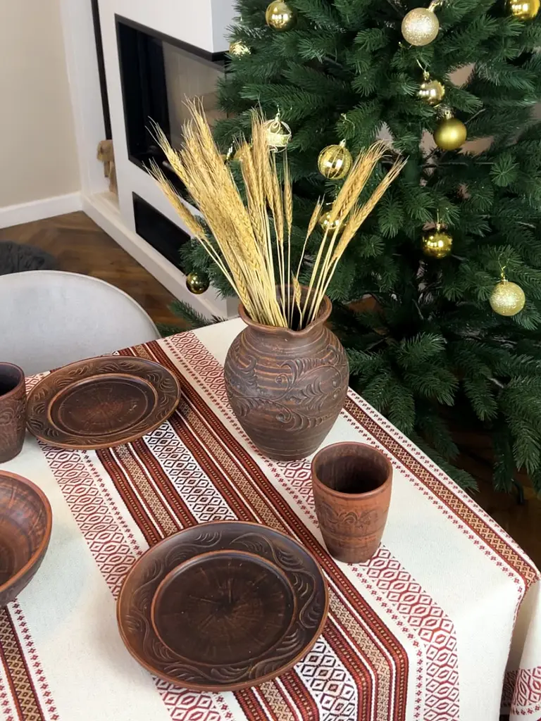 Льняная скатерть рождественскя с украинским орнаментом "Луч (красный)" - 400х150 см - фото 2