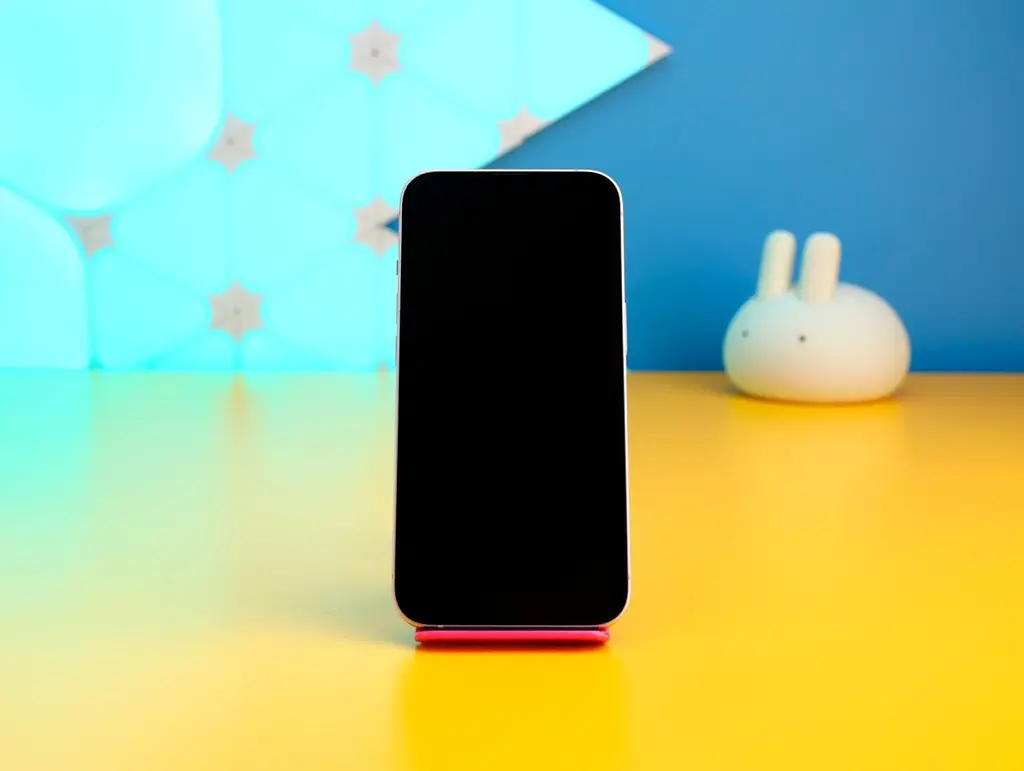 Смартфон Apple iPhone 13 128 ГБ рожевий (MLPH3) б/в [175304] - фото 4