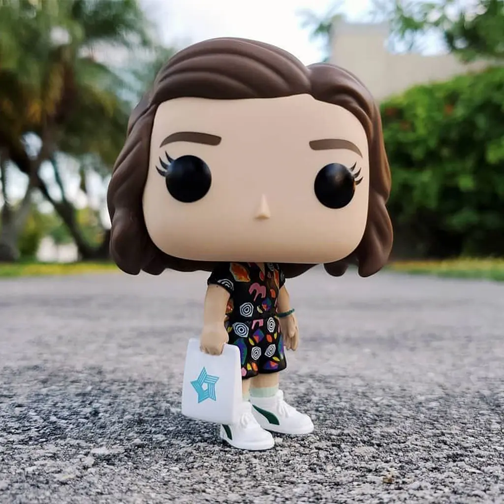 Ігрова фігурка Funko Pop! Stranger Things Eleven in Mall Outfit (38536) - фото 3