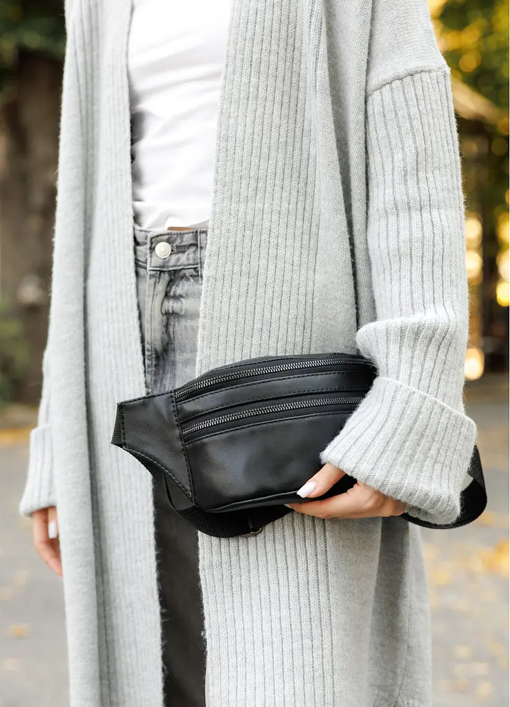 Женская кожаная сумка бананка Sambag Tirso BTT черная 31 × 12 × 5 см (81339001) - фото 7