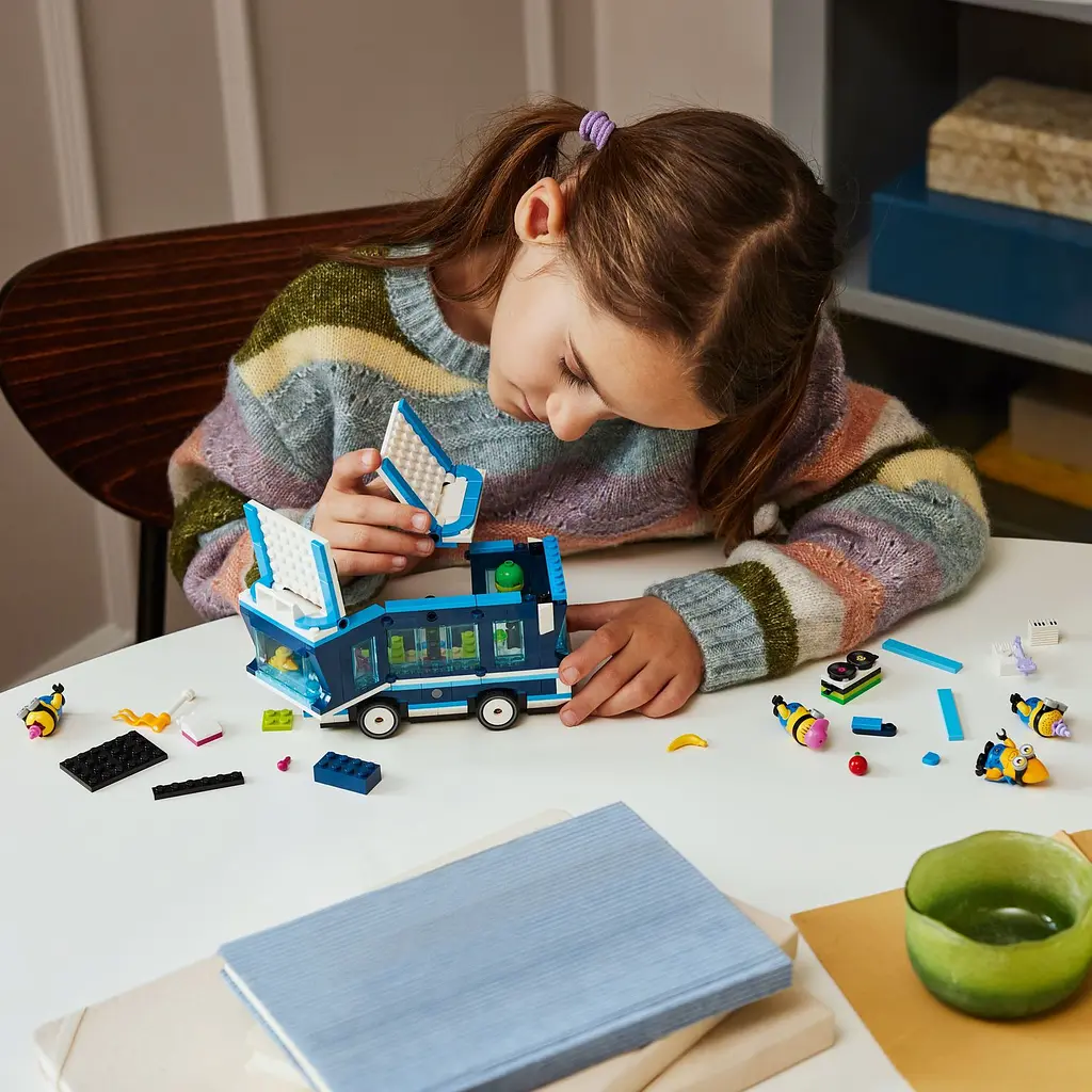 Конструктор LEGO Despicable Me Музичний автобус для вечірок Посіпак 379 деталей (75581) - фото 6
