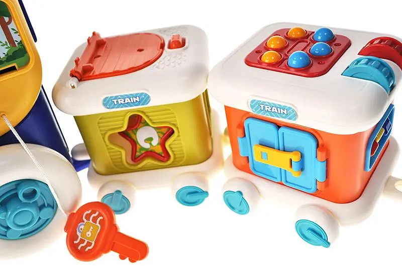 Іграшковий музичний поїзд з вагонами та світловими ефектами YG Toys (RT7212) - фото 4