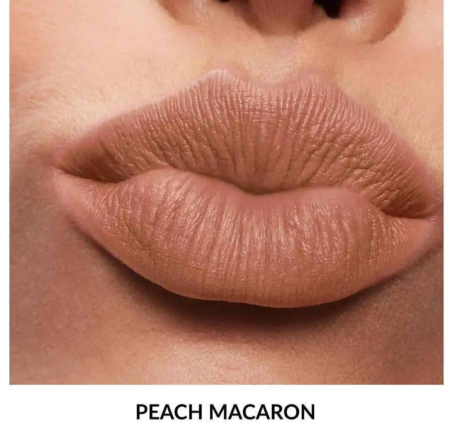 Зволожувальна матова губна помада Avon «Ультра», 25 Персикове печиво/Peach Macaron, 3,6 г - фото 2