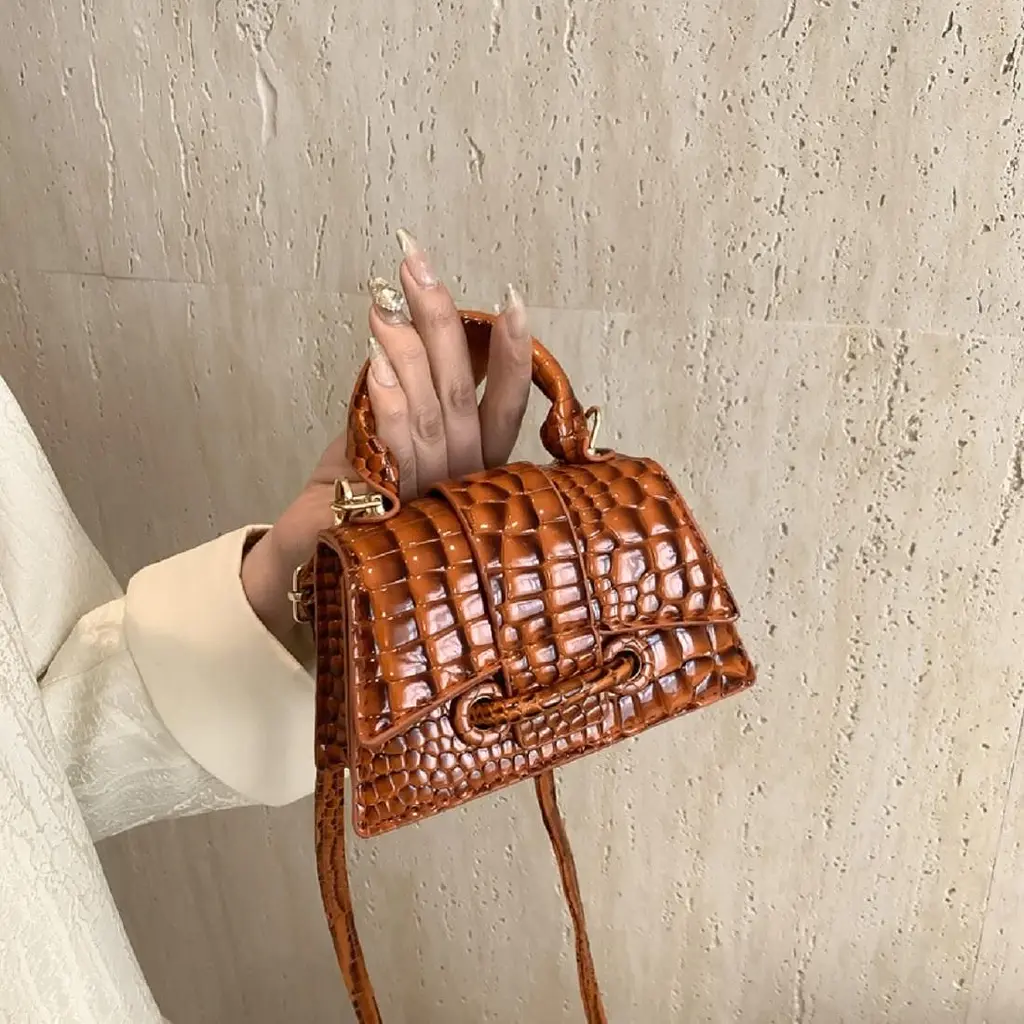 Міні-сумочка через плече з екошкіри Lilly P2-8574C коричнева - фото 11