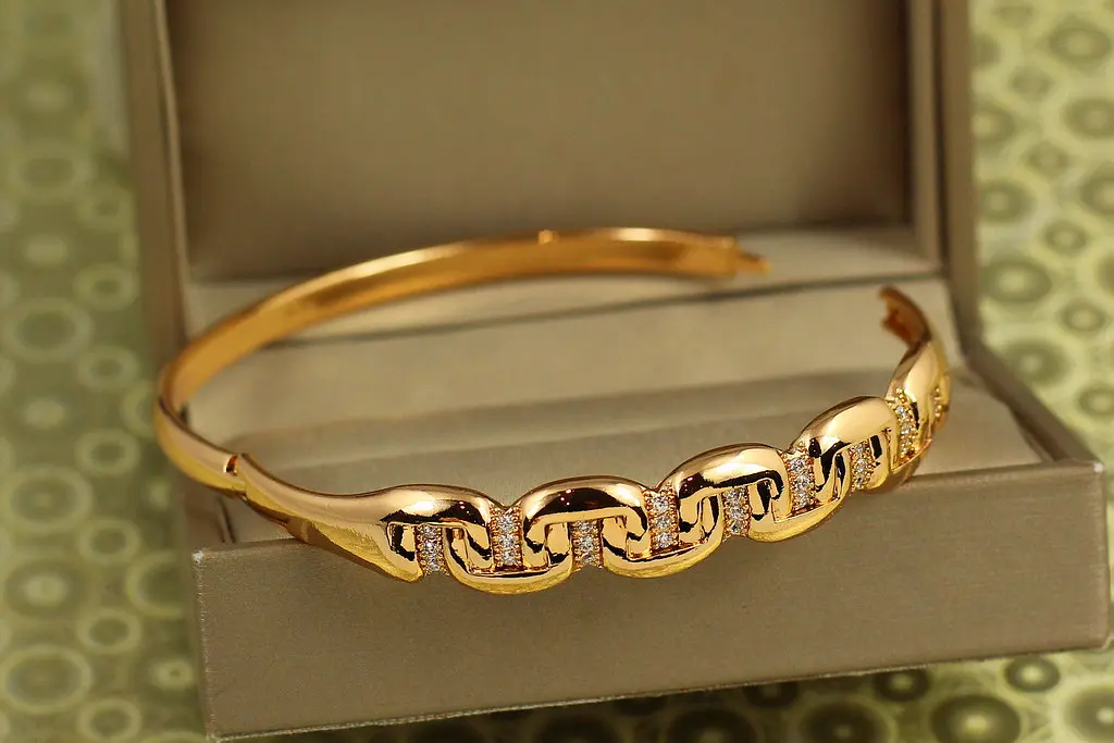 Браслет бенгл Xuping Jewelry Аура Потоку 57 мм на руку від 16 см до 18 см золотистий - фото 2