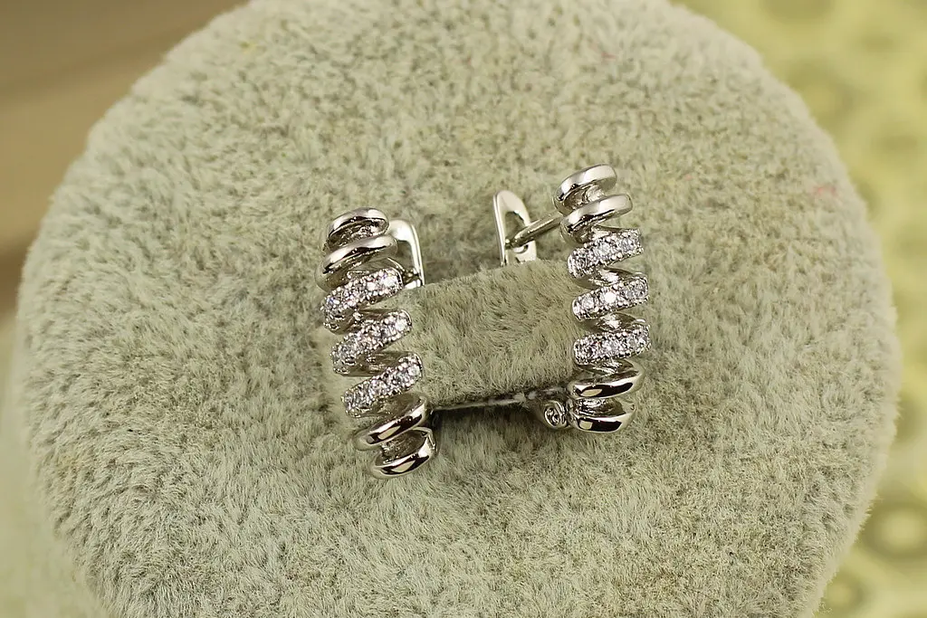 Сережки Xuping Jewelry Пружина 1.6 см сріблясті - фото 3