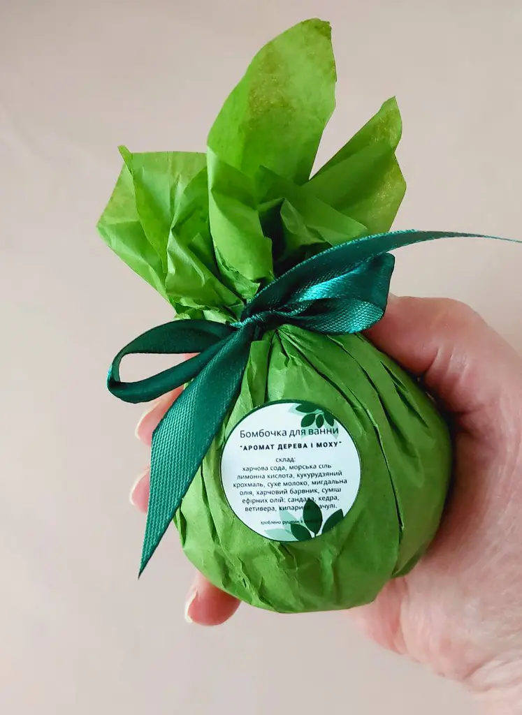 Бомбочка-гейзер для ванни Svich Shop Iren Osadcha Аромат дерева і моху 180 г - фото 2