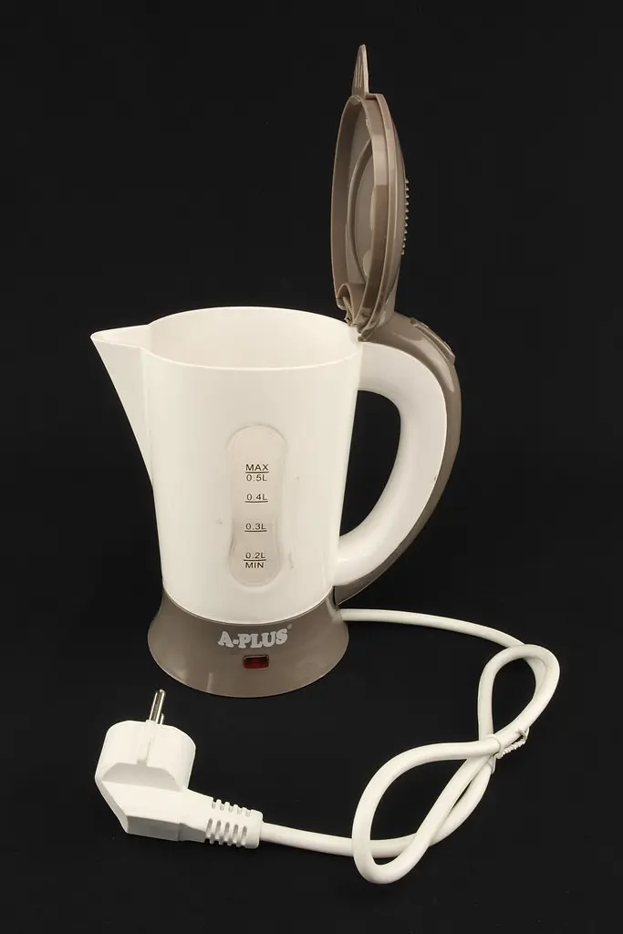 Електрочайник A-Plus AP-1530 0,5 л